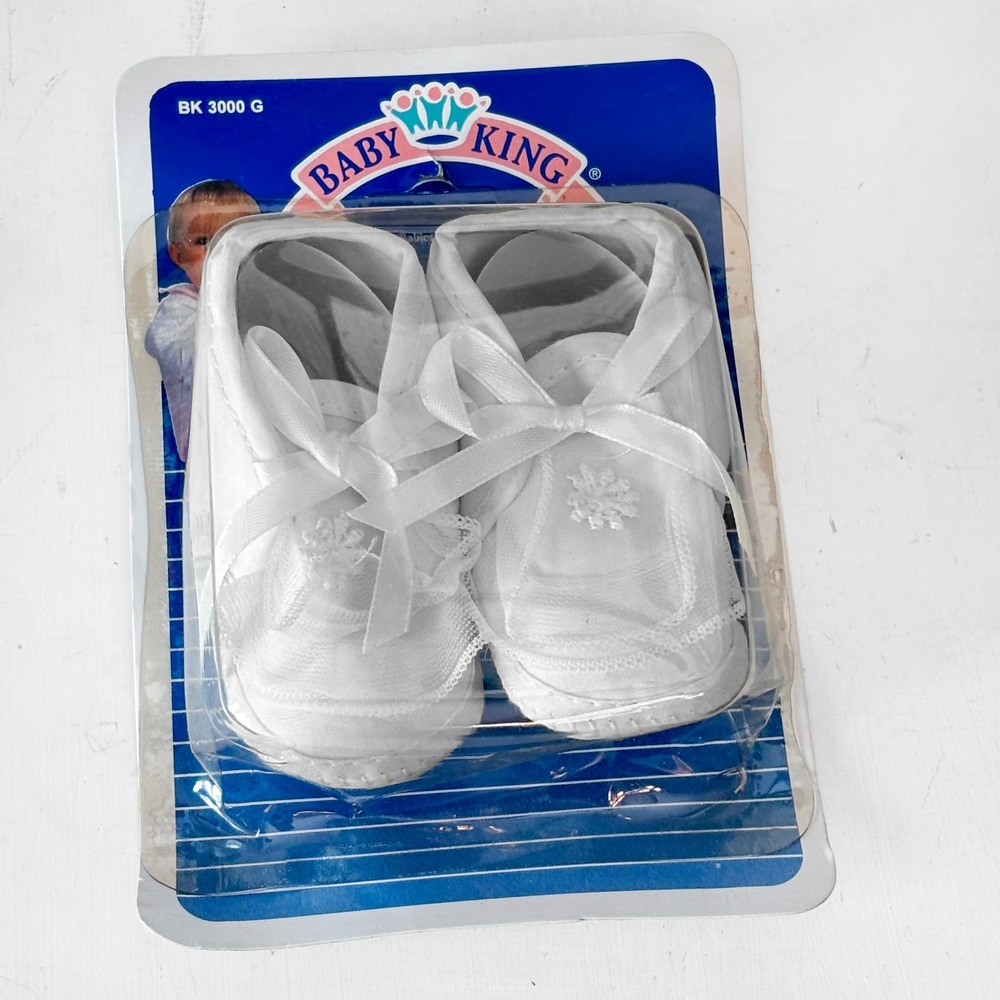 VTG 2001 Baby King White Infant Shoes NEW Ribbon Lace Up Embroidered Crib Y2K